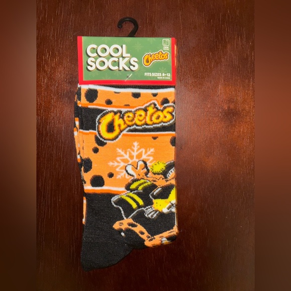 CHEETOS NOVELTY CREW SOCKS NWT MEN’S SHOE SIZE 8-12 - Picture 1 of 2